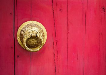 VOIKO HADIITH OLLA RISTIRIIDASSA KORAANIN JAKEEN KANSSA?