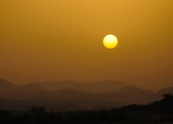 MÄÄRÄYS KOSKIEN SISARTA JOKA ON SAANUT TIETONSA KIRJOISTA JA KASETEISTA