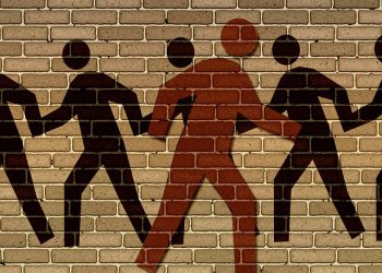 HALLITSIJOIDEN ARVOSTELEMINEN AVOIMESTI ESIM. MINBAARILLA JA TOTTELEMATTOMUUS HEITÄ KOHTAAN