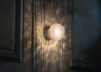 KORAANI VASTAAN TUUTULAULUT