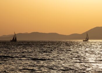 ALLAAHIIN LUOTTAMINEN JA ASIOIDEN USKOMINEN HÄNELLE