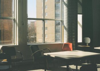 KUN RUKOUS- JA KOEAIKA OVAT RISTIRIIDASSA